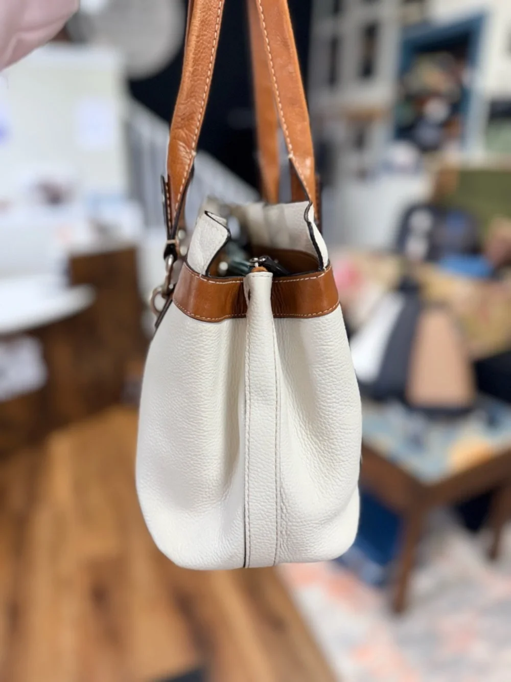 SOLD
Coach Penelope Pebbled Leather Tote | Cream & Saddle | EUC - Picture 4 of 12